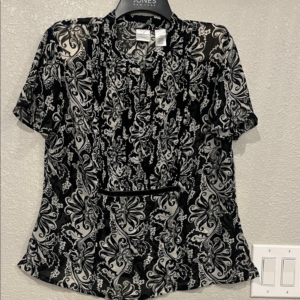 Jones New York Elegant Black and Gray Blouse